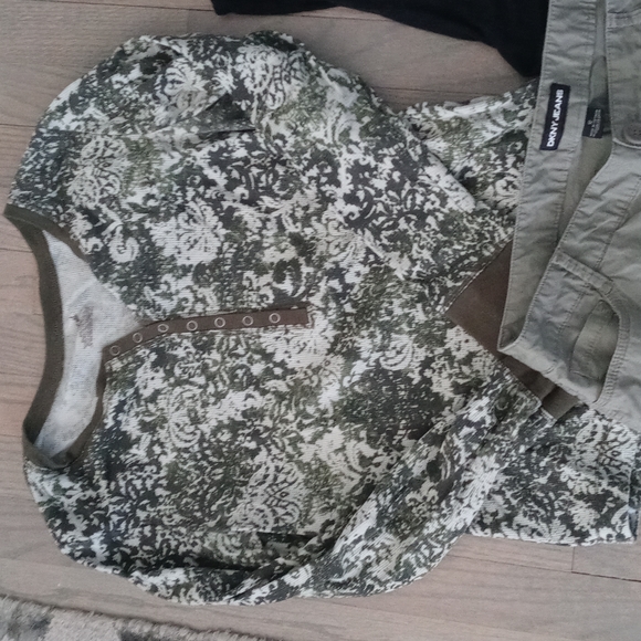 3 items. 1Dkny cargo capris what a deal sz 12.green henly top.blank top - Picture 8 of 15